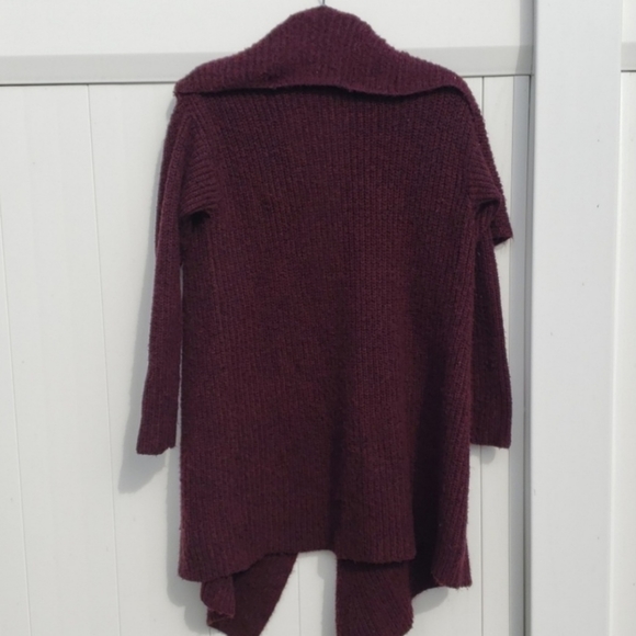 Cozy burgundy sweater - Picture 3 of 3